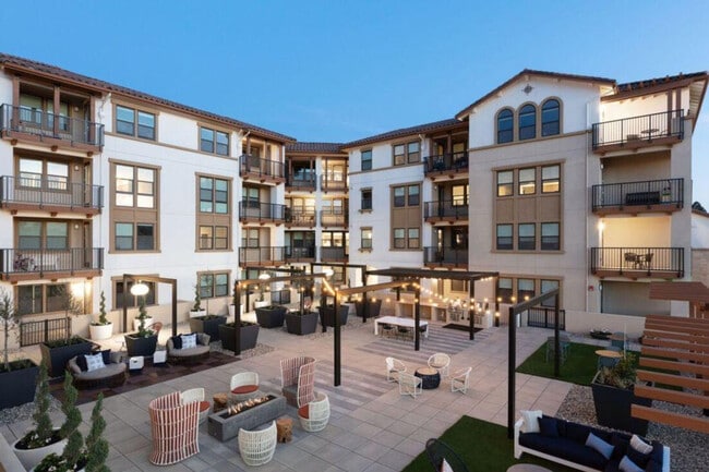 Building Photo - 1008 E El Camino Real