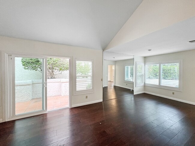 Building Photo - Beautiful 4B/3BA House w/ 2 Car Attached G...