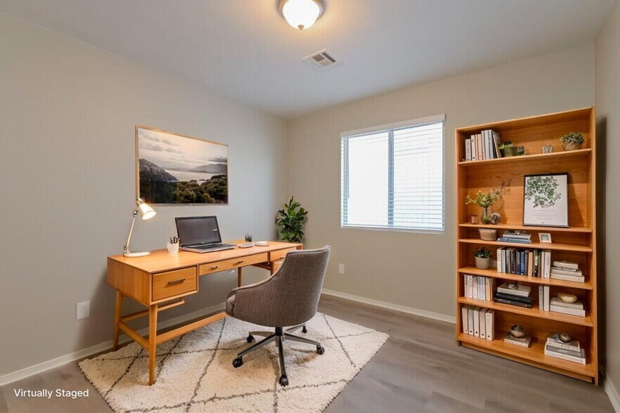 Building Photo - 682 Covina Dr