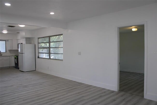 Building Photo - 1523 S Fredrica Ave