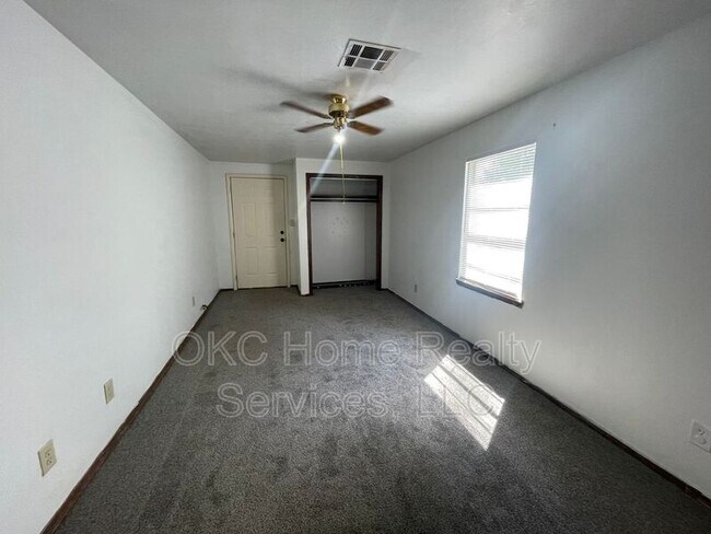 Building Photo - 552 E Grumman Dr