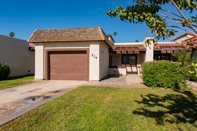 Building Photo - 514 W 37th St