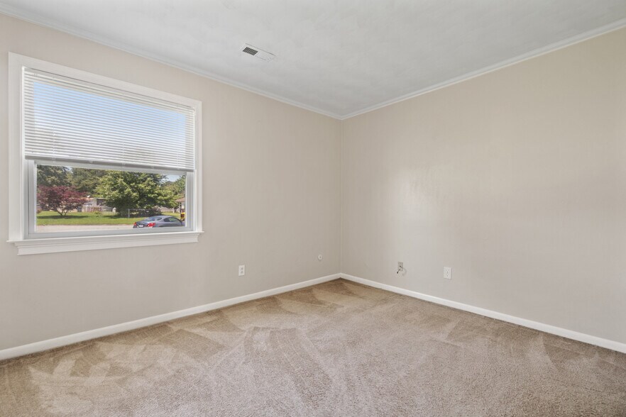 Building Photo - 3305 Portobello Ct