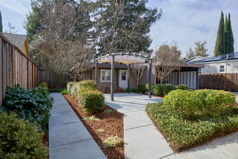 Building Photo - 781 Elm St