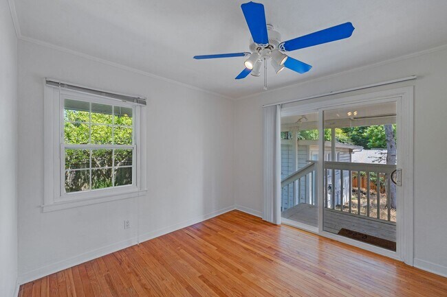 Building Photo - Private 2-Bedroom Fair Oaks Duplex with Gated Driveway & Garage!