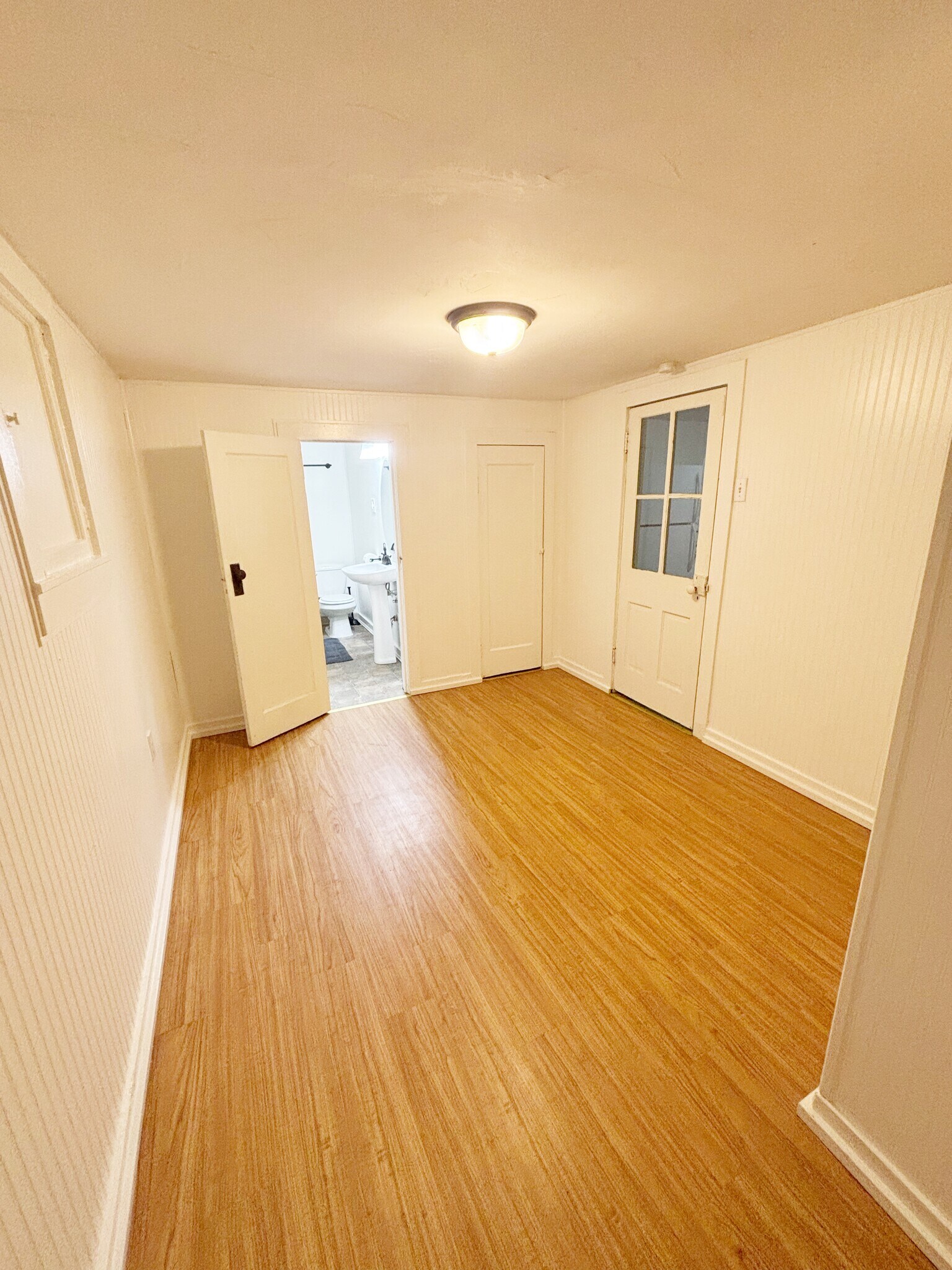 Building Photo - 310 SE Spring St