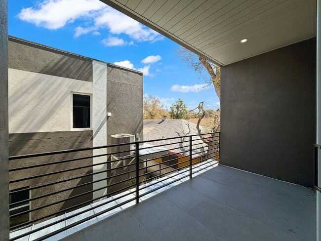 Building Photo - 336 14th St N