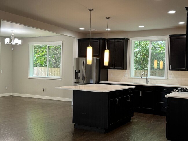 Building Photo - Wonderful Central Kitsap 4 bedroom in Village View neighborhood...now available