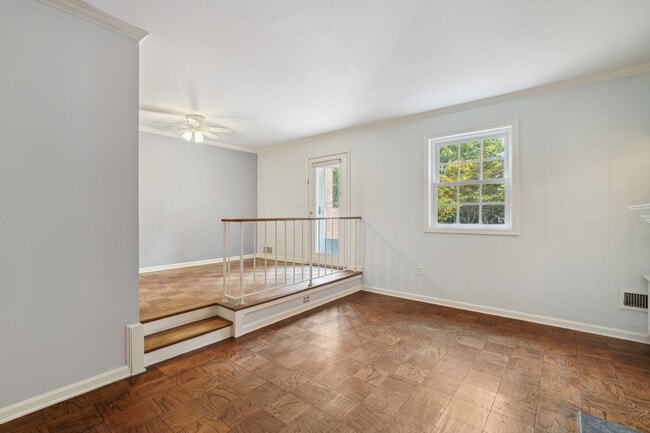 Building Photo - Available Now! Updated //3 Bedroom 2.5 Bat...