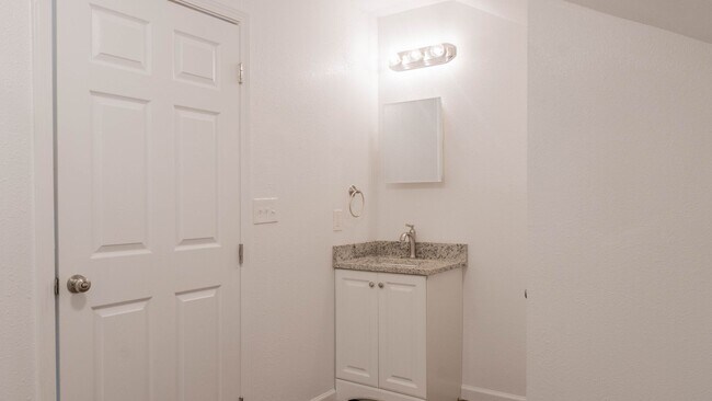 Building Photo - Beautifully remodeled 3/2 in West Tulsa - ...