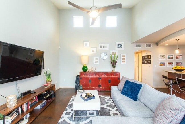 Building Photo - 41 Waller St