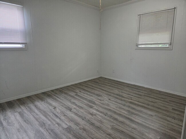 Building Photo - 946 S Hampton Rd
