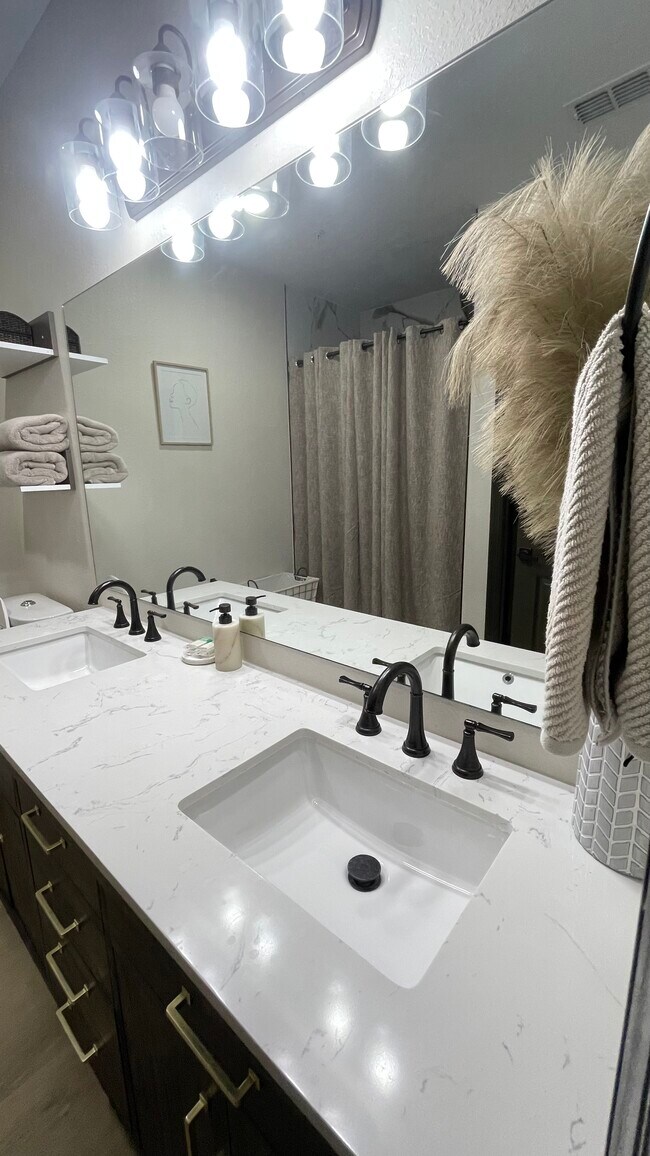 Building Photo - 3176 Feltrim Pl