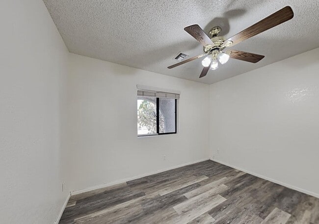 Building Photo - 2 bedroom Main house Attached Casita