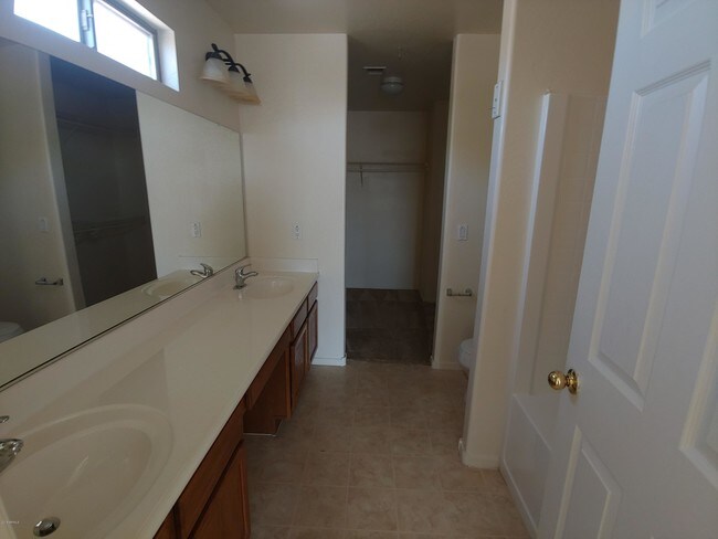 Building Photo - 4813 N 112th Glen