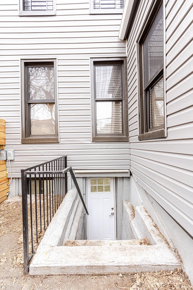 Building Photo - 282 E 38th St