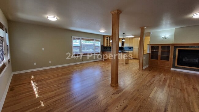 Building Photo - *OPEN HOUSE 6/29* Spacious 4 BD | 3 BA Hom...
