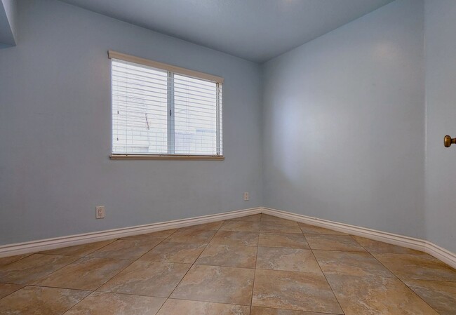 Building Photo - Irvine Single Story Remodeled 2 Bed, 2 Bat...