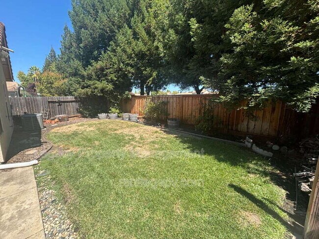 Building Photo - 1724 Magenta Dr