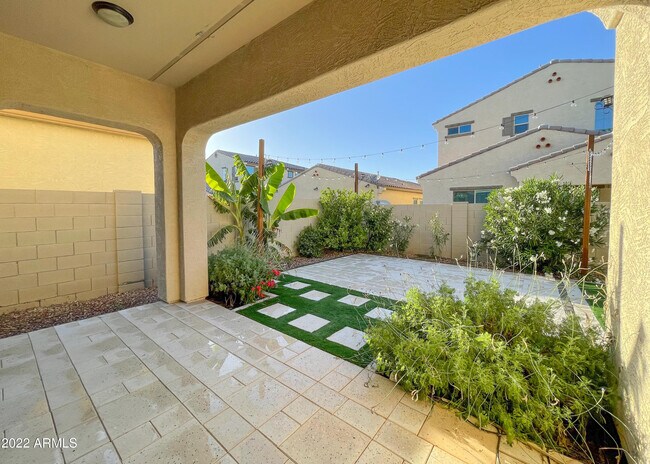 Building Photo - 2902 E Ebony Dr