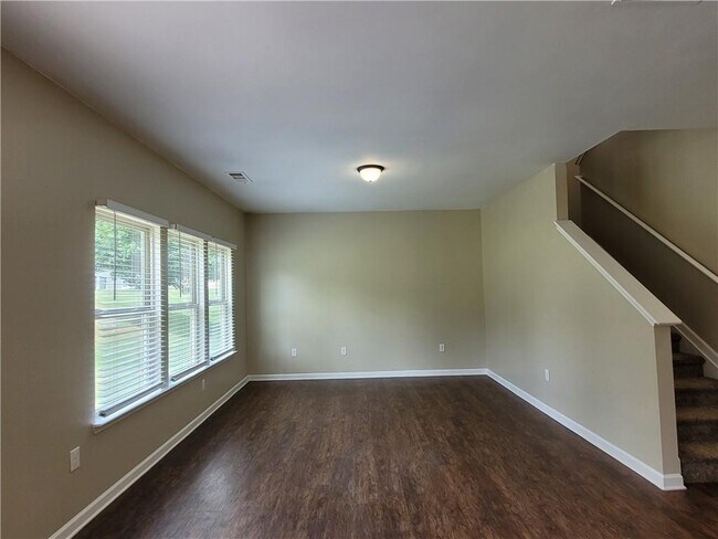 Building Photo - 6010 Stonebrook Ln