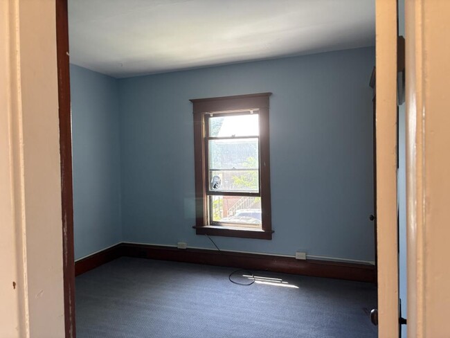 Building Photo - 48 Monroe St