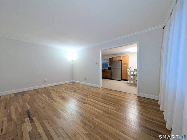 Building Photo - 186 Marigold Ave