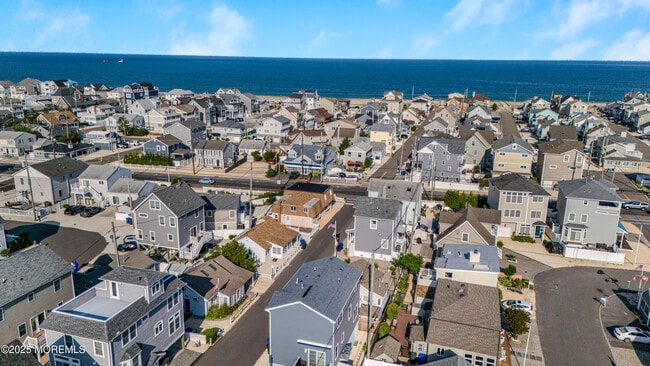 Building Photo - 102 W Colony Rd