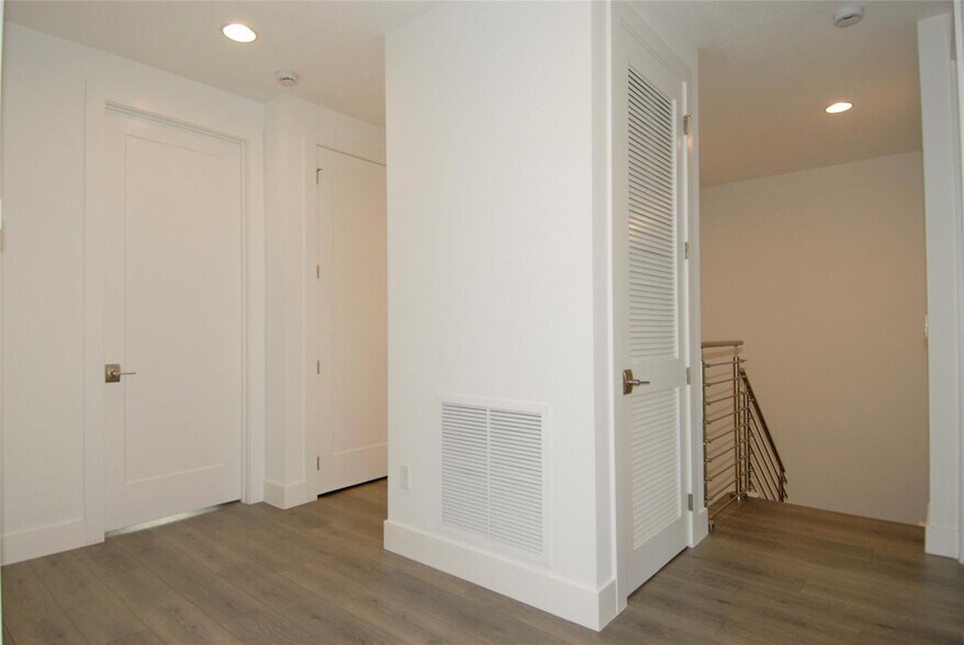 Building Photo - 1435 SW 23rd St