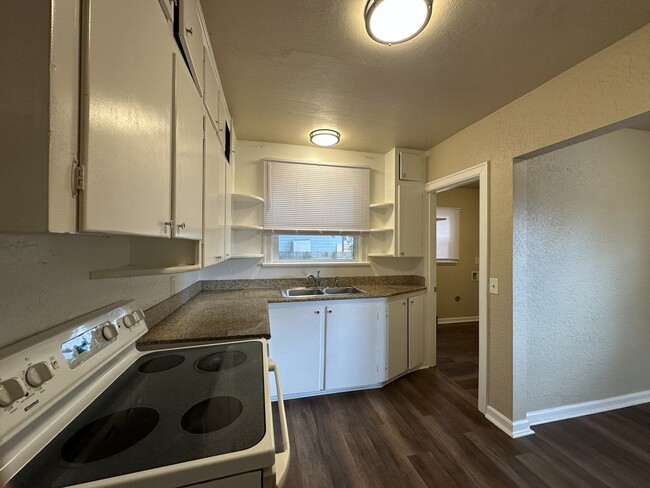 Building Photo - 732 Bieber Ave NE