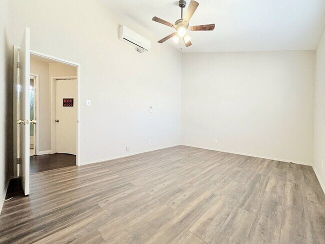 Building Photo - 1343 W 36th St