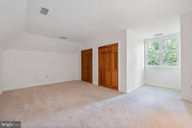 Building Photo - 370 S River Landing Rd