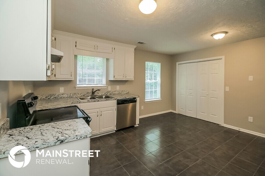 Building Photo - 8303 Lakeview Dr SW