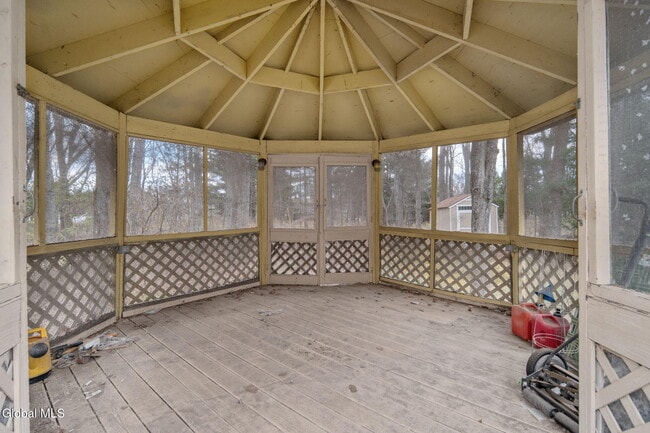 Building Photo - 4 Sugarbush Rd