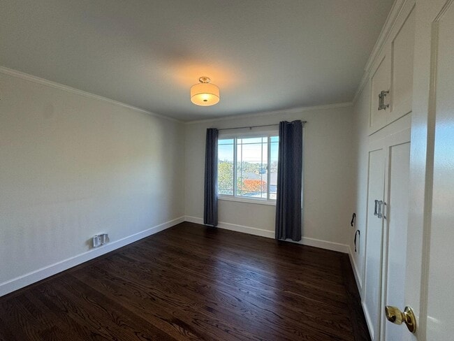 Building Photo - 1500 Solana Dr