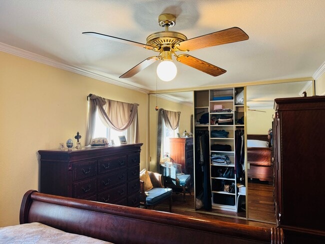 Building Photo - Los Robles Townhome – Flexible Furnishing Options