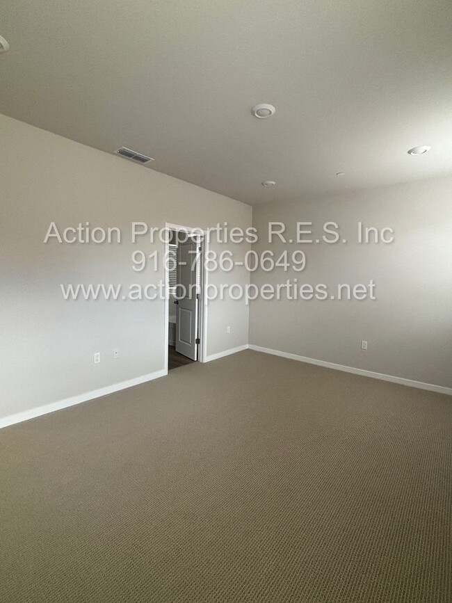 Building Photo - Action Properties Offering Roseville Solar: Inspiration Village Community Gated: 3 Bedroom 3 Bath...