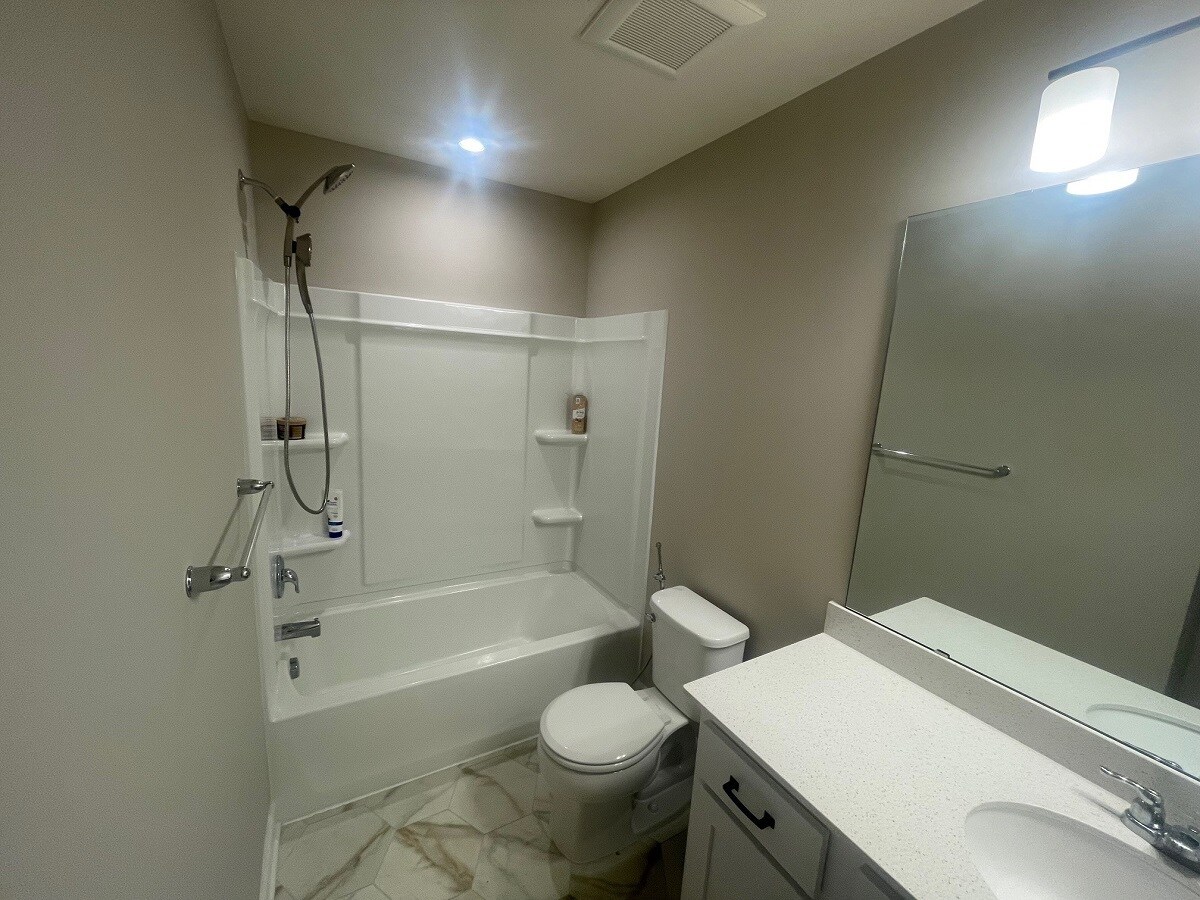 Building Photo - 873 Roselyn Dr