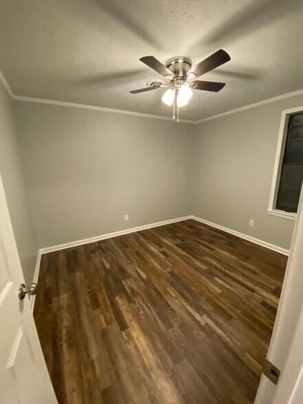 Bedroom 2 view 1 - 1205 Redden Ln