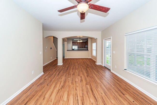Building Photo - 4 Bedroom 2.5 Bath Home in Felder Creek - ...