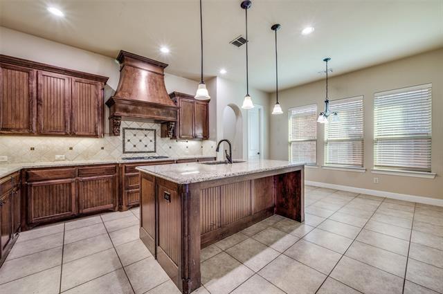 Building Photo - 7495 Perry Dr