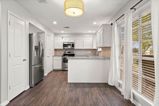 Building Photo - 12730 Lake Conroe Hills Dr