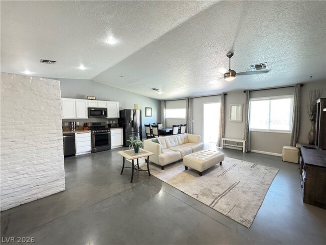 Building Photo - 7267 Sixshooter Dr