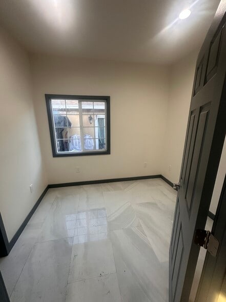 Building Photo - 2304 W Cubbon St