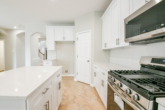 Building Photo - 815 Robins Way