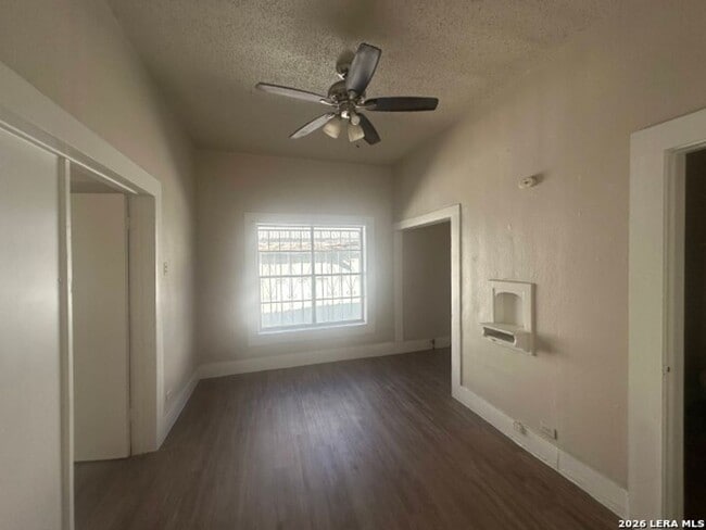 Building Photo - This affordable Quaint Westside Home Is ready for immediate occupancy