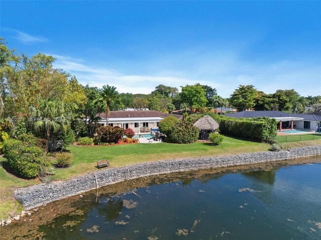 Building Photo - 10740 SW 74th Ct