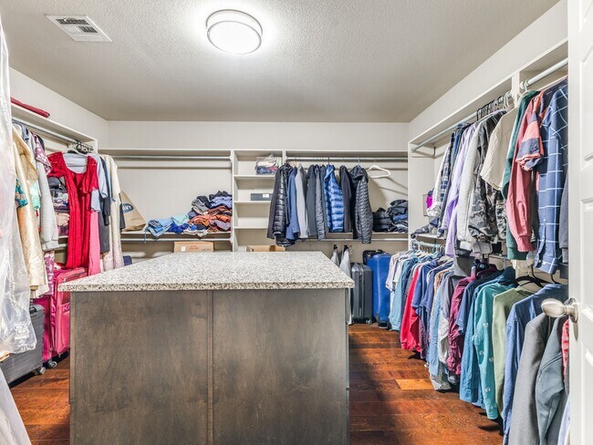 Building Photo - 2606 W Baton Rouge Pl