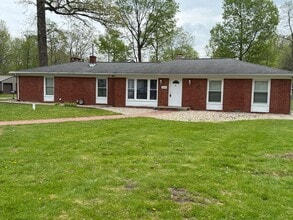 Building Photo - Very Large Home South of Warsaw 4 Bedroom