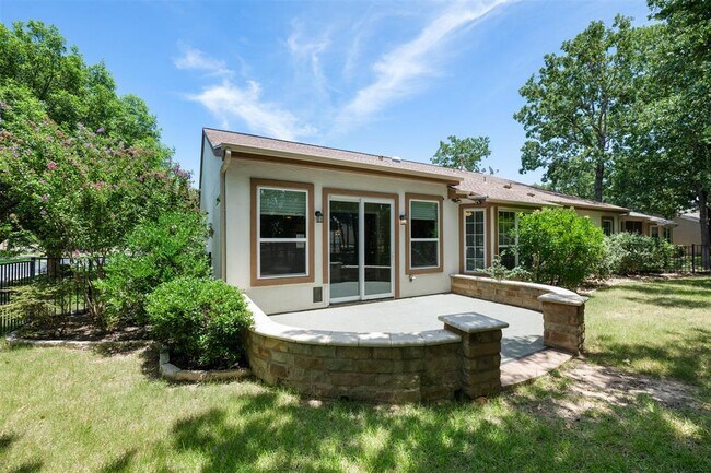 Building Photo - 202 River Rock Dr